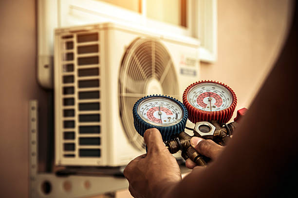 Professional Hvac technician working in Holly Hill, FL